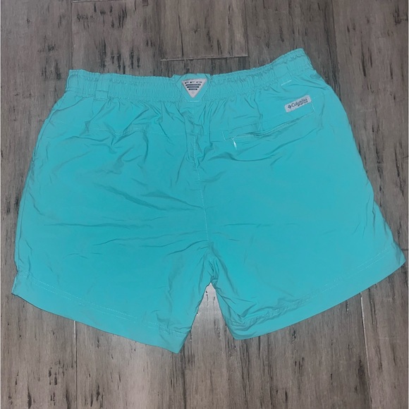 Columbia Women’s Fishing Shorts Turquoise Size Medium - Picture 1 of 4